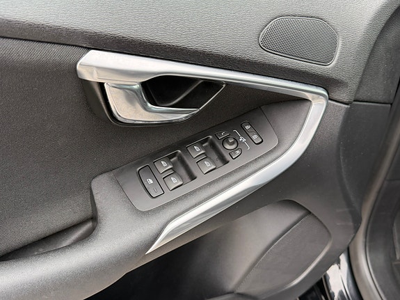 Volvo V40 12 of 24