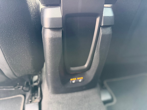 Volvo V40 21 of 24