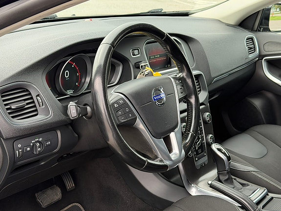 Volvo V40 8 of 24