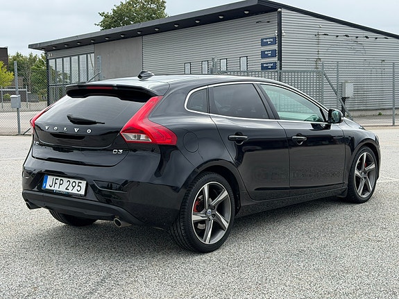 Volvo V40 3 of 24
