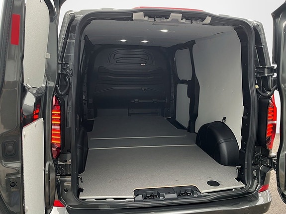 Volkswagen Transporter 10 of 12