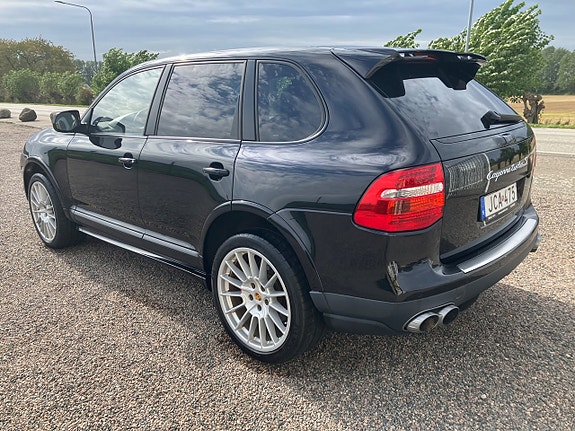 Porsche Cayenne Turbo S 3 of 12