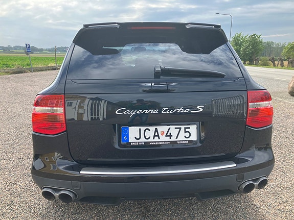 Porsche Cayenne Turbo S 5 of 12