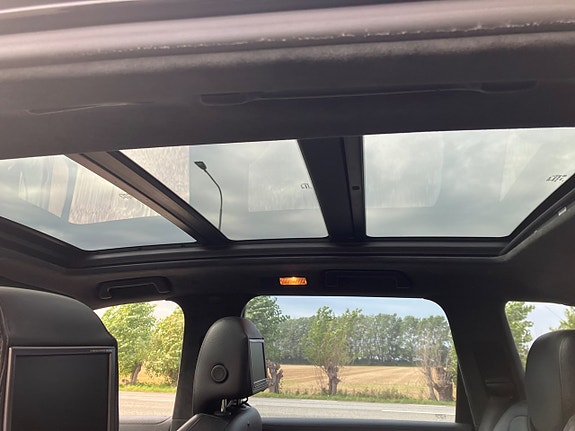 Porsche Cayenne Turbo S 9 of 12