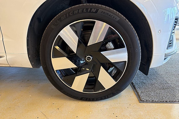 Volvo XC60 12 of 20