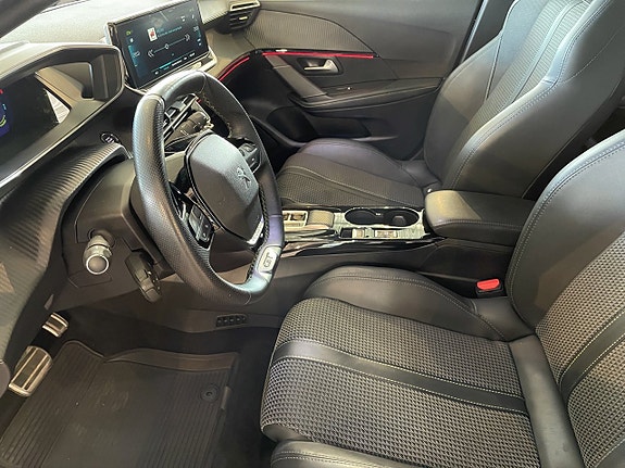 Peugeot e-208 8 of 14