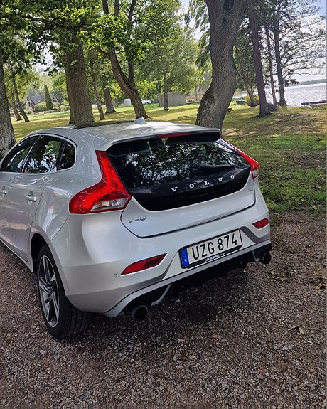 Volvo V40 2 of 4