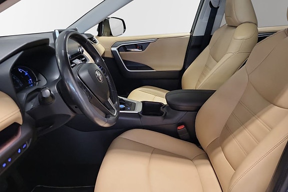 Toyota RAV4 7 of 16