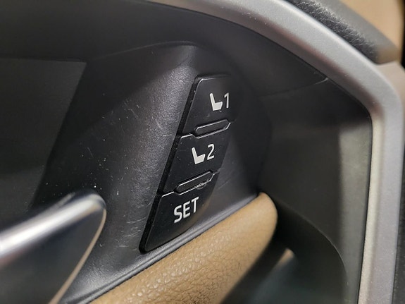 Toyota RAV4 8 of 16