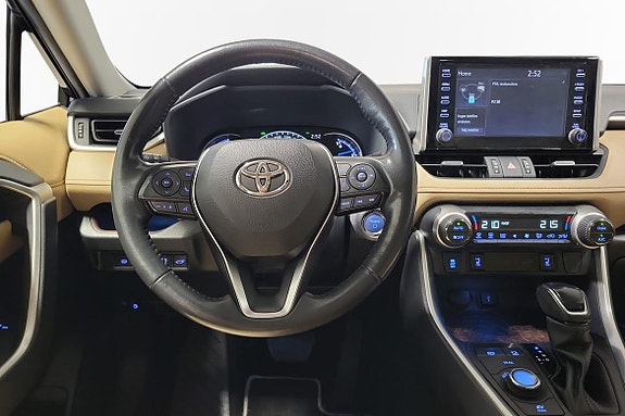 Toyota RAV4 12 of 16