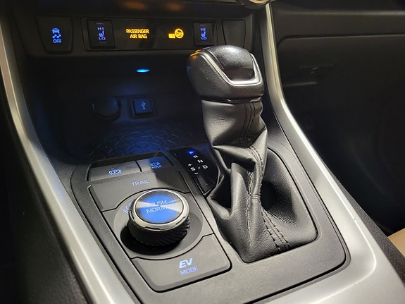 Toyota RAV4 13 of 16