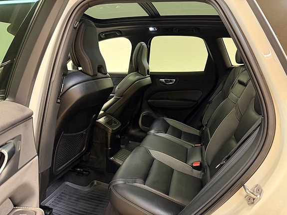 Volvo XC60 4 of 30