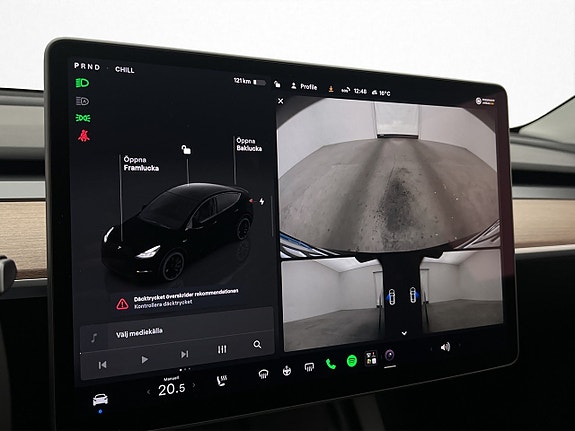 Tesla Model Y 25 of 30