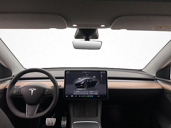 Tesla Model Y 15 of 30