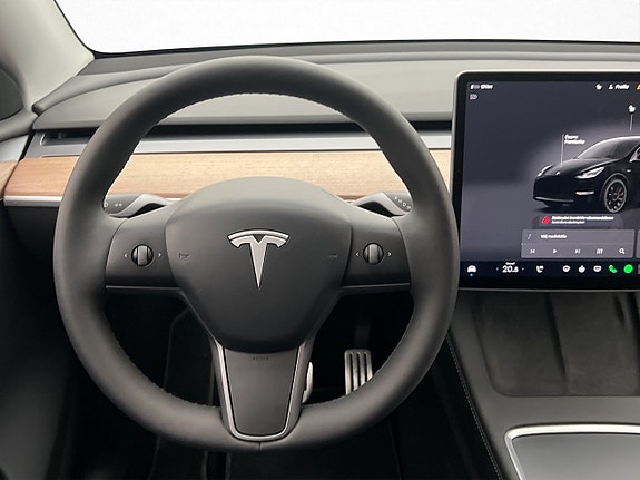 Tesla Model Y 16 of 30