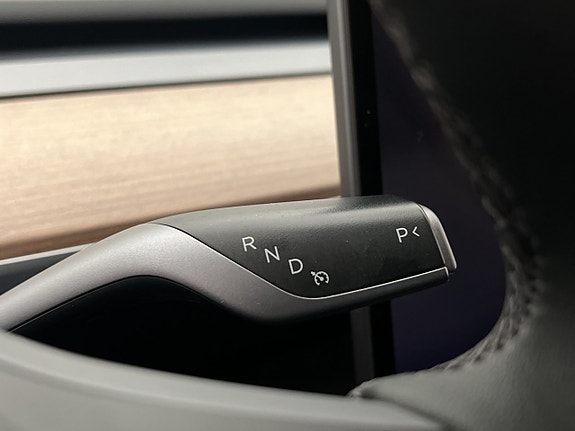 Tesla Model Y 17 of 30