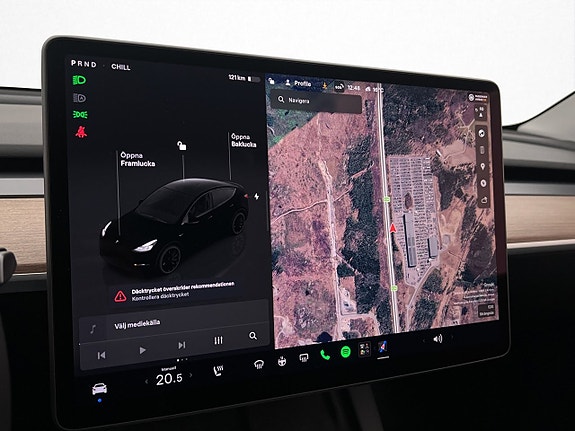 Tesla Model Y 21 of 30