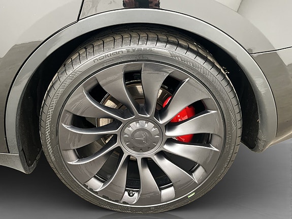 Tesla Model Y 29 of 30
