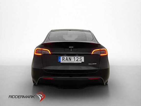 Tesla Model Y 9 of 30