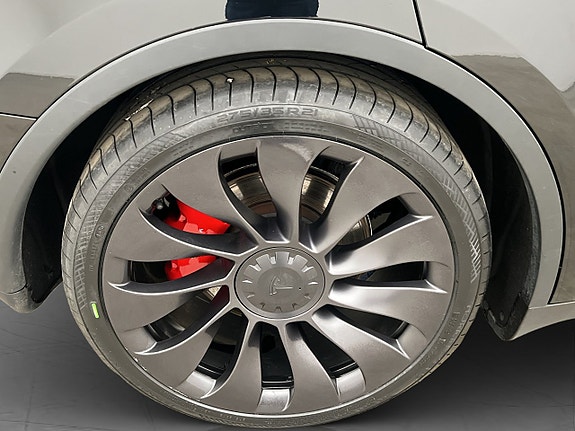 Tesla Model Y 30 of 30