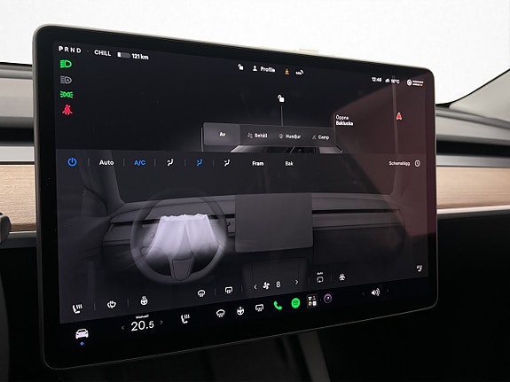 Tesla Model Y 22 of 30