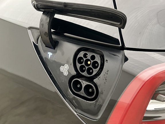 Tesla Model Y 11 of 30