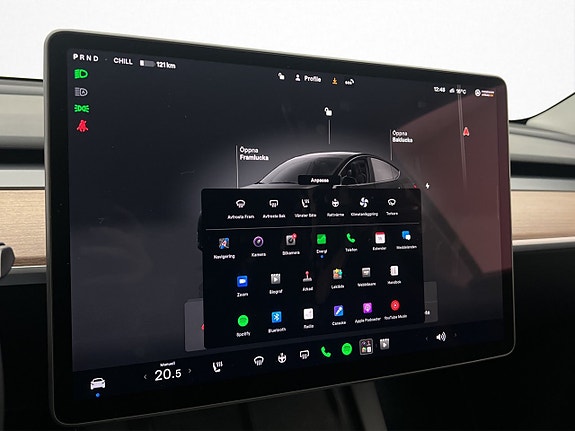 Tesla Model Y 20 of 30
