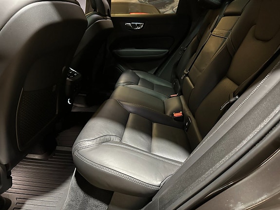 Volvo XC60 3 of 24
