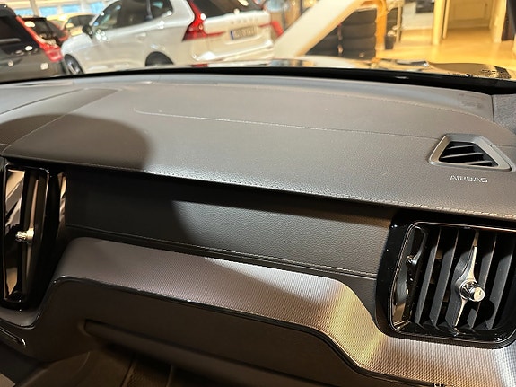 Volvo XC60 19 of 24
