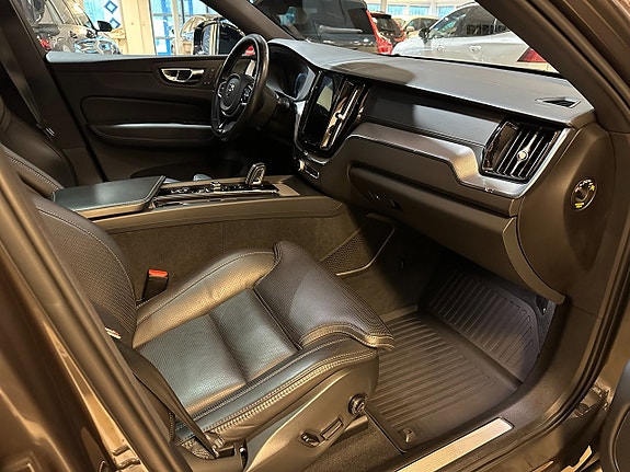 Volvo XC60 6 of 24