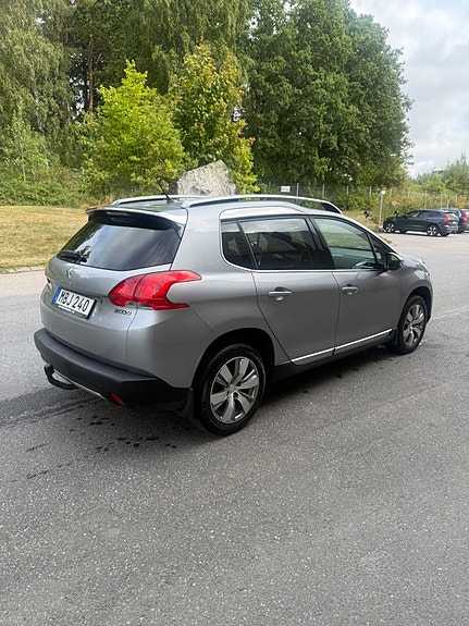 Peugeot 2008 2 of 8