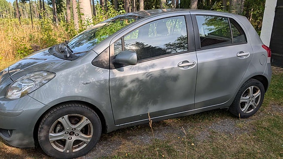 Toyota Yaris 3 of 4