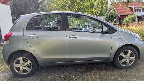 Toyota Yaris 2 of 4