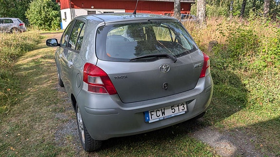 Toyota Yaris 4 of 4