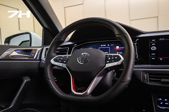 Volkswagen Polo 11 of 21