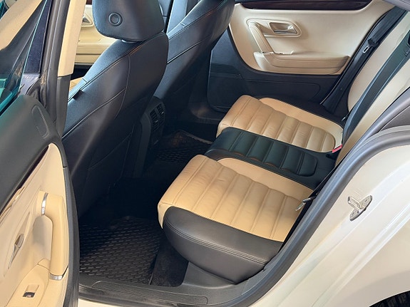 Volkswagen Passat CC 10 of 12