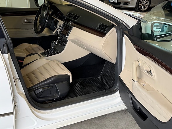 Volkswagen Passat CC 8 of 12
