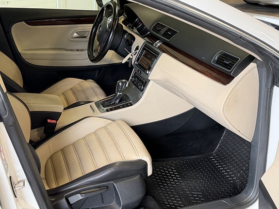 Volkswagen Passat CC 11 of 12