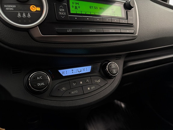 Toyota Yaris 18 of 25