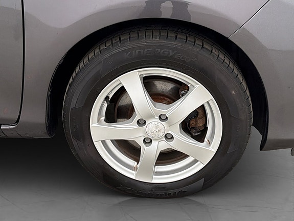 Toyota Yaris 26 of 26