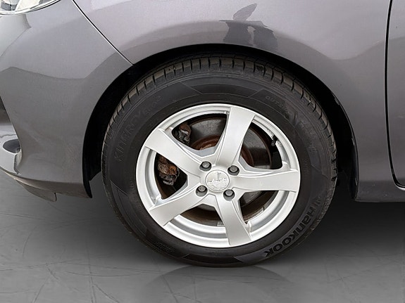 Toyota Yaris 22 of 25