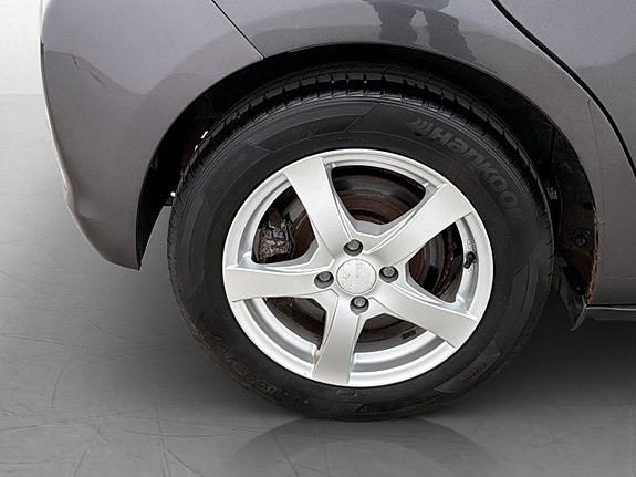 Toyota Yaris 24 of 25