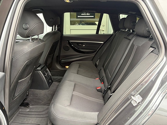 BMW 320d 15 of 23