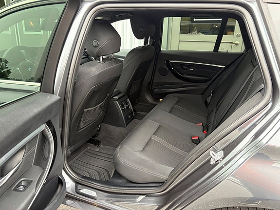 BMW 320d 14 of 23
