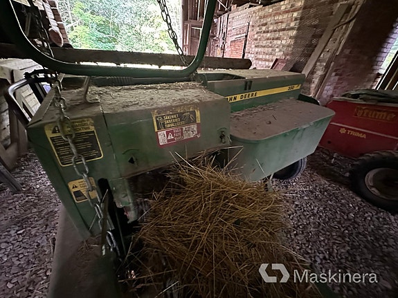 Småbalspress John Deere 330 13 of 24