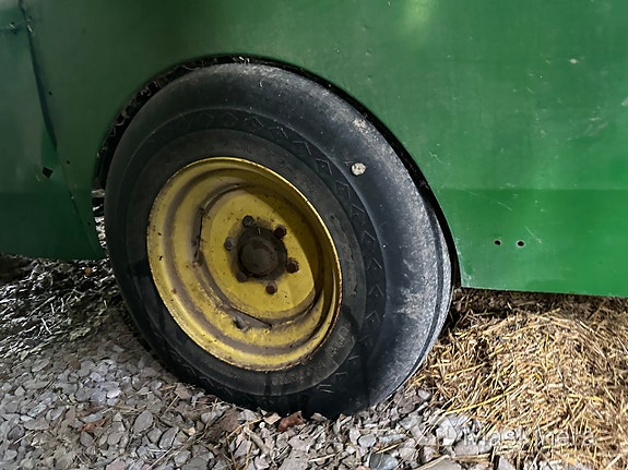 Småbalspress John Deere 330 8 of 24