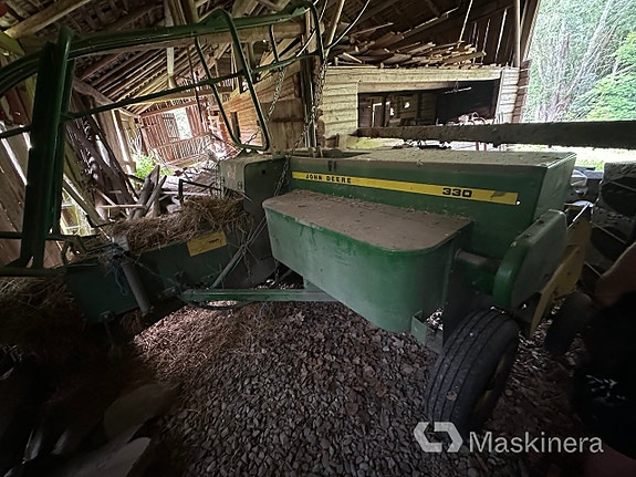 Småbalspress John Deere 330 3 of 24