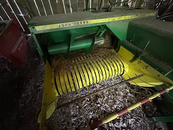Småbalspress John Deere 330 14 of 24