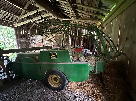 Småbalspress John Deere 330 5 of 24