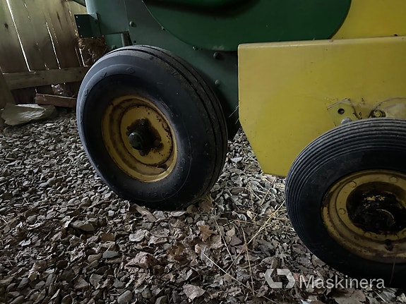 Småbalspress John Deere 330 20 of 24
